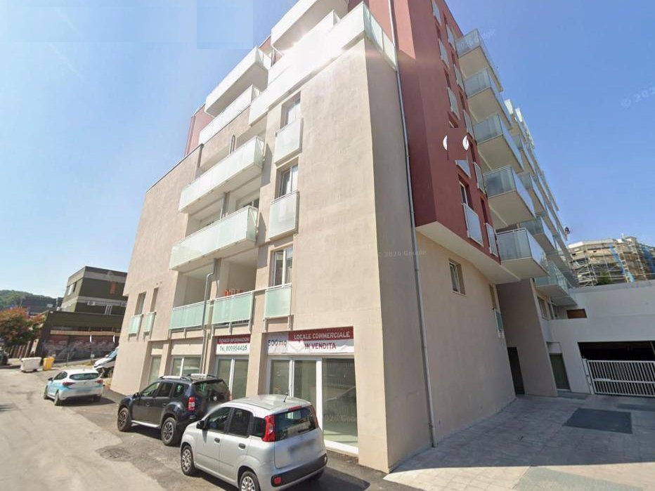 Palazzina residenziale di più piani in Via dell'Industria ad Ancona